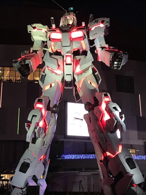 光るガンダムの画像