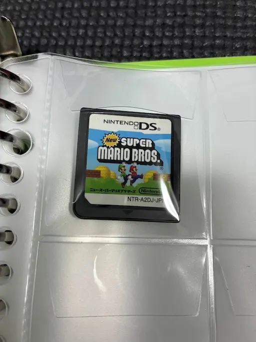 メダル収納ポケットにDSソフトがジャスト収納されている画像